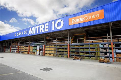 Mitre 10 .
